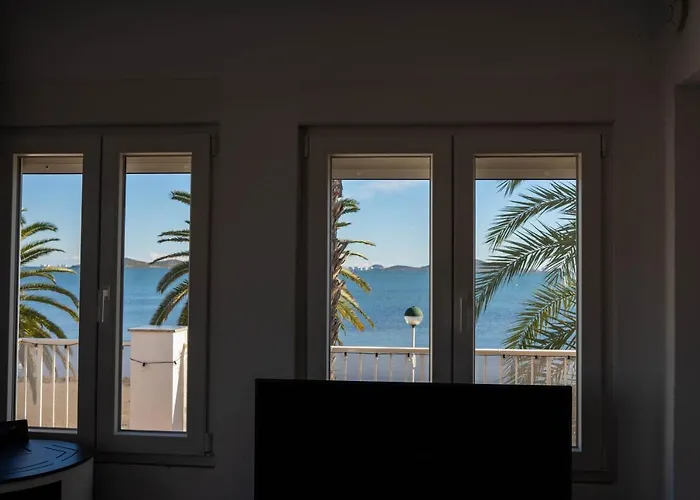 Fantastic, Front Line, Penthouse Apartment With Amazing Views